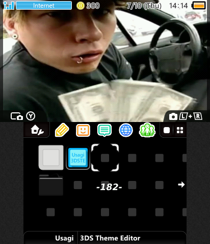 Tom DeLonge Holding 3 Bucks